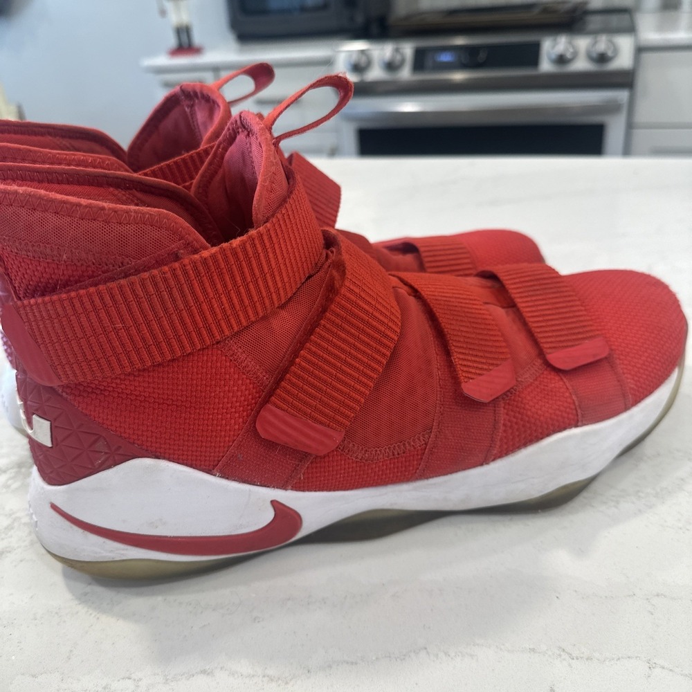 NIKE LEBRON SOLDIER XI TB size 13.5 RED BASKETBALL SHOES 2017 943155-601